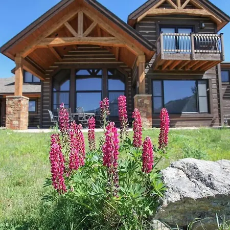 Cowboy Lake Lodge
